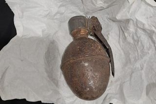 Wieliczka. 20-latka przyniosła granaty na komendę policji. Zdradziła, skąd je miała