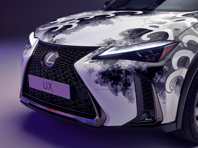 Wytatuowany Lexus UX