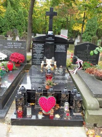 Tak wyglądają groby Jadwigi Kaczyńskiej i Rajmunda Kaczyńskiego