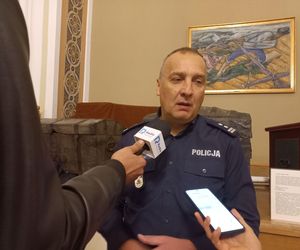 Z takiej strzelał James Bond. Cenny podarunek od policji w Lesznie dla Muzuem Okręgowego