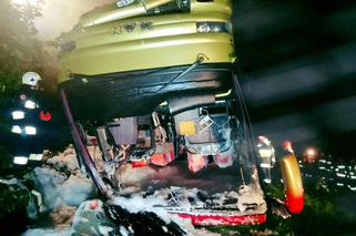 Wypadek w Leszczawie. Autokar spadł ze skarpy. Są ofiary śmiertelne [WIDEO]