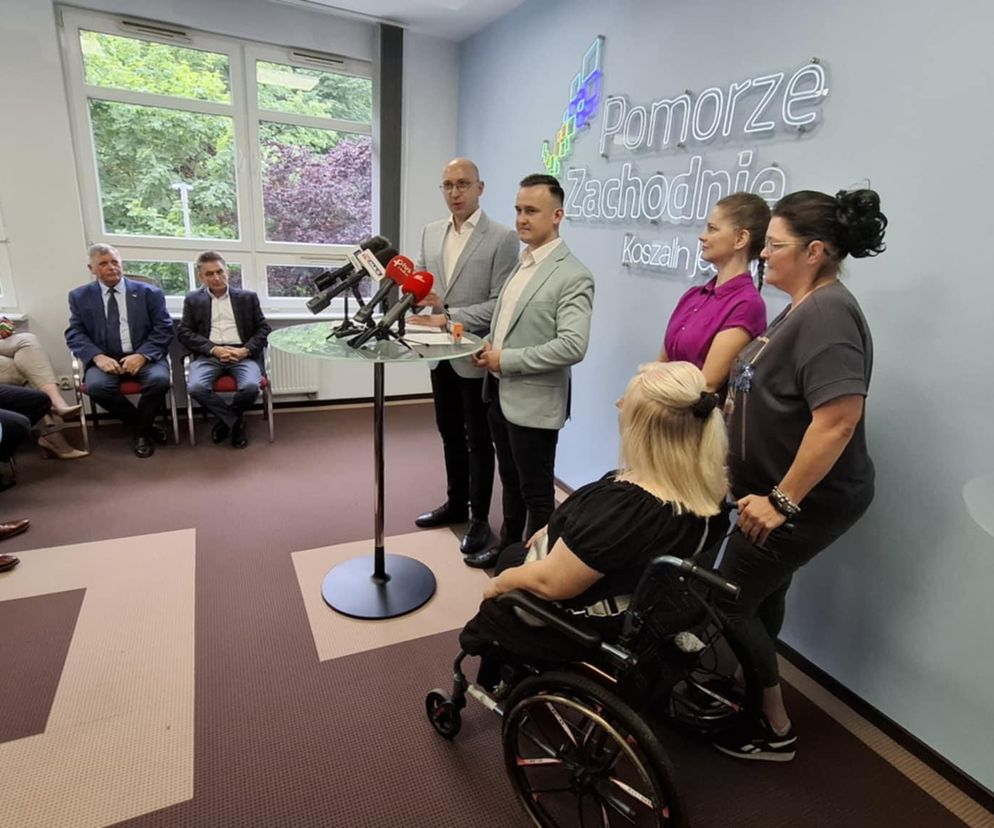 Umowy na Granty Sołeckie podpisał z włodarzami gmin i sołectw wicemarszałek Jakub Kowalik. 