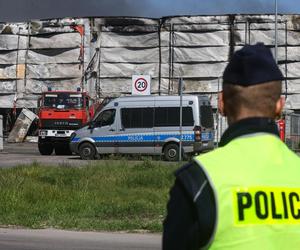 Pożar na Marywilskiej 44. Nieznana osoba z bronią wdarła się na teren centrum 