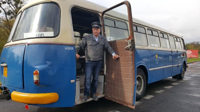 Kurs zabytkowym autobusem i rejs tramwajem wodnym