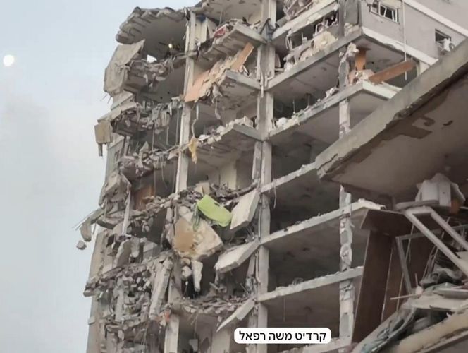 Rakieta trafiła prosto w blok w Izraelu