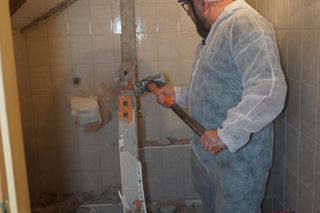 Pawelec wciela się w rolę pracownika budowy