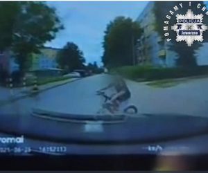 7-latek na rowerze wjechał pod samochód! Dziecko było bez opieki