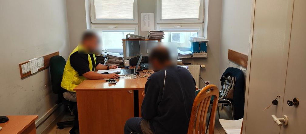 Myślał, że dotarł do Paryża, a trafił do policyjnej celi. Afgańczyk szedł ekspresówką w okolicy Wieruszowa