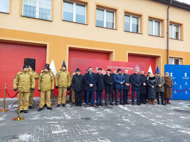 Przekazanie sprzętu strażakom