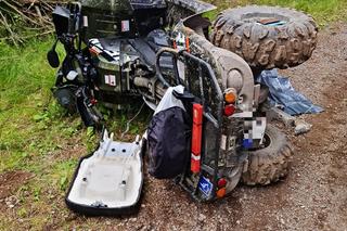 Nie wrócił na noc do domu, na drugi dzień już nie żył. Był przygnieciony quadem