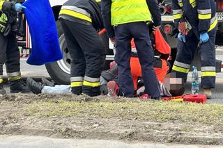 Wymusił pierwszeństwo, był wycinany z auta. Z minuty na minutę coraz gorzej się czuł