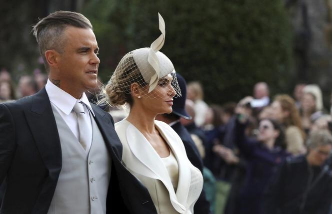 Znani na ślubie księżniczki Eugenii. Goście walczą z wiatrem