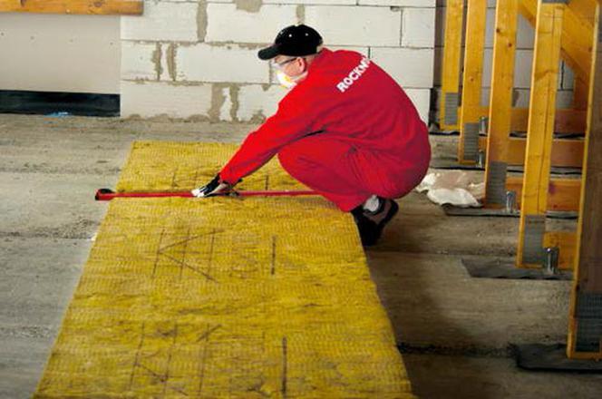 Docinanie wełny mineralnej