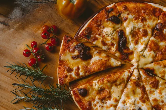 Światowy Dzień Pizzy 2023. 10 smacznych ciekawostek, o których nie mieliście pojęcia! 