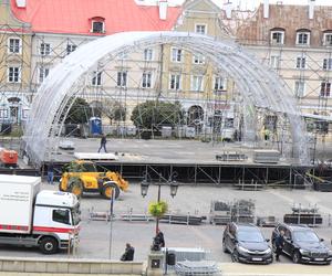 Na placu Zamkowym w Lublinie rozkładana jest duża scena. Co tu się odbędzie? 