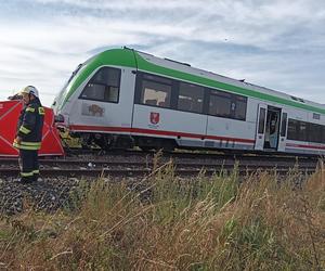  Pociąg staranował osobówkę