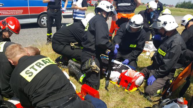 Uszkodzony samolot i awaryjne lądowanie! Ogromna akcja służb na lotnisku