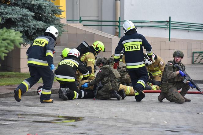 Efektowne ćwiczenia WOT w Czernikowie pod Toruniem. "Scenariusz zakładał atak przeciwnika na szkołę z kilkudziesięcioma uczniami"