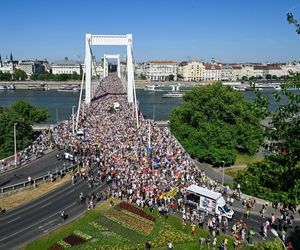 200 tys. osób na zakazanej paradzie. Zdjęcia z Budapesztu