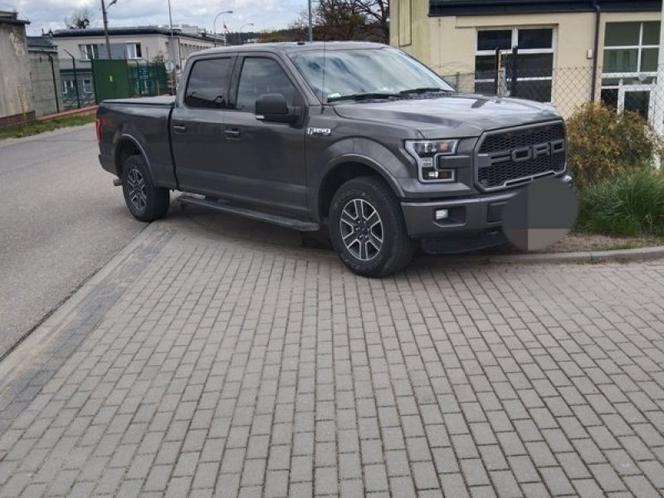"To nie moja wina, że mam duży samochód". Winne auto, nie kierowca? [ZDJĘCIA]