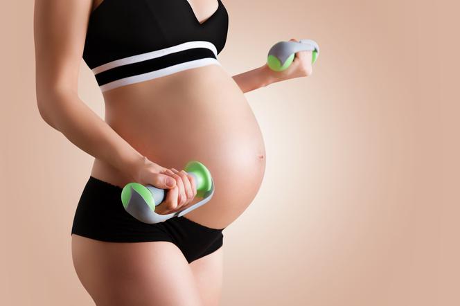 Trening siłowy w ciąży: bezpieczne ćwiczenia dla ciężarnych na siłowni