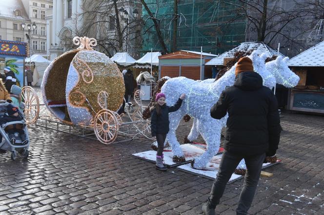 Toruński Jarmark Bożonarodzeniowy 2023. Pierwszy dzień świątecznego jarmarku na zdjęciach