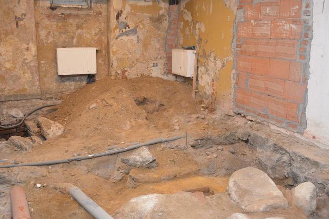 Poznań: Średniowieczny kościół w... piwnicy! Niezwykłe odkrycie archeologów