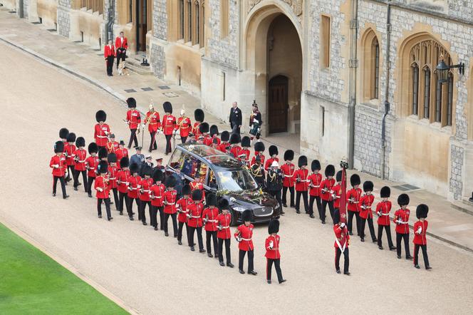 Trumna z ciałem Królowej dotarła do Windsoru