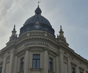 Ten gmach w Lublinie wniesiono w 1900 roku. Dziś znajduje się tu 4-gwiazdkowy Grand Hotel