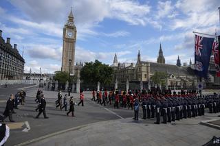 Uroczysty kondukt przeszedł ulicami Londynu. Wielka Brytania żegna królową Elżbietę II