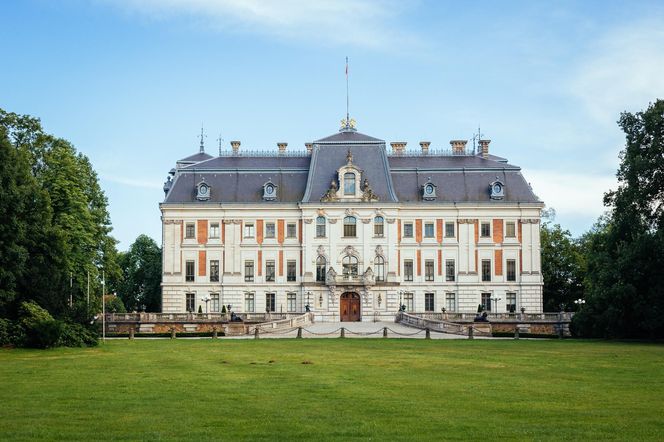 To najpiękniejszy pałac w Polsce. Turyści są oczarowani wnętrzami. "Polski Wersal"