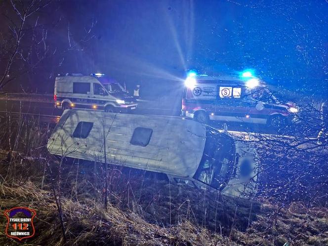 Bieruń. Kierowca busa wylądował w rowie