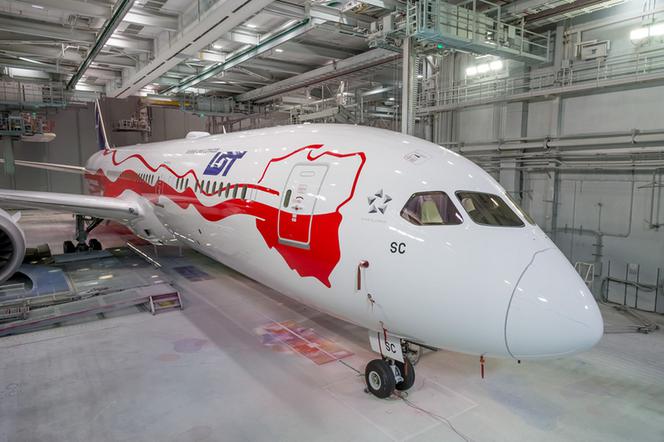 Biało-czerwony dreamliner LOT-u na 1000lecie niepodległości