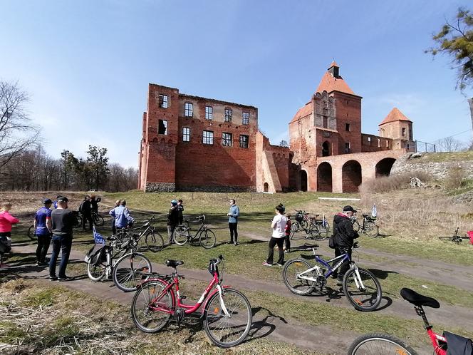 Rowerzyści najechali Szymbark. Kolejna wycieczka Iławskiej Gwardii Rowerowej