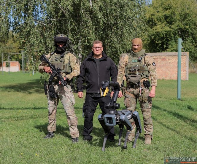 Robopies odwiedził i ćwiczył z warszawskimi policjantami