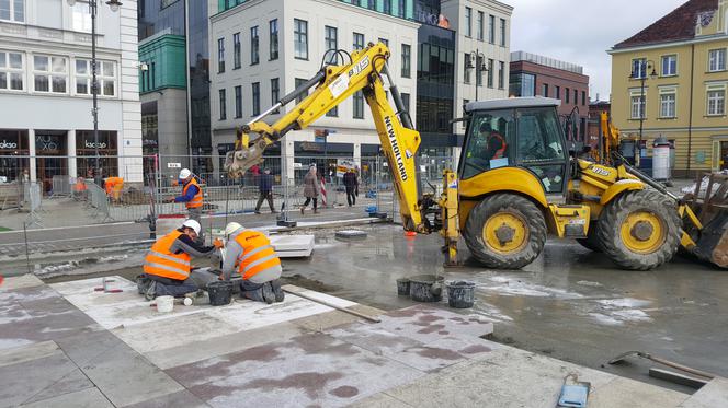 Stary Rynek w Bydgoszczy pięknieje w oczach. Zaglądamy na plac budowy! [ZDJĘCIA,