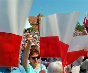 Manifestacja 4 czerwca na placu Solidarności w Szczecinie