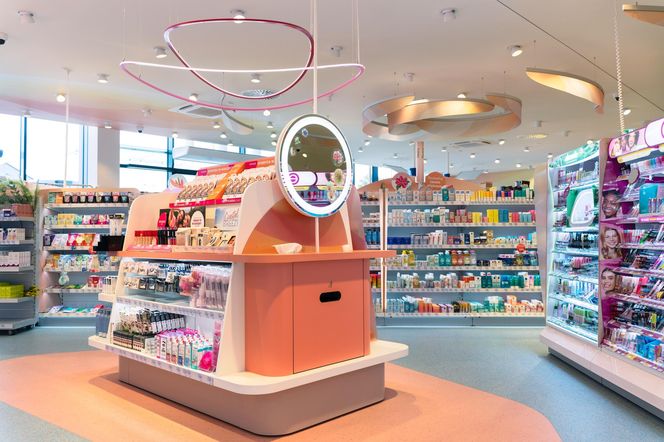 Konkurent Rossmanna otwiera kolejny sklep w Warszawie. Drogeria DM