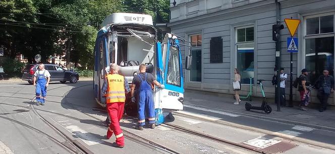 Kraków. Zderzenie tramwajów na skrzyżowaniu ulic Piłsudskiego i Straszewskiego