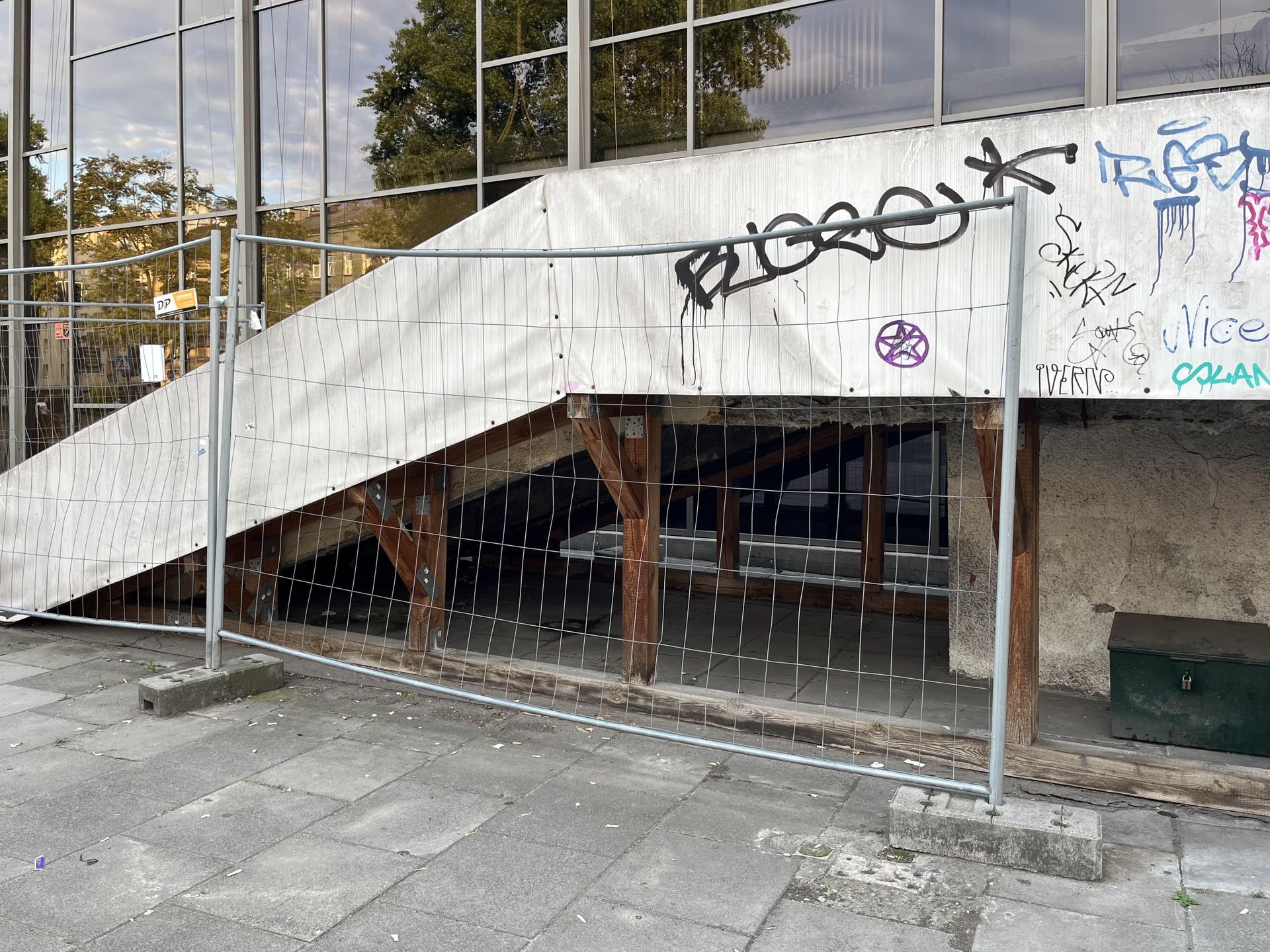 Taras między Hotelem Cracovia i Kinem Kijów. Czy nadaje się jeszcze do remontu?