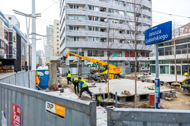 Przebudowa placu przed pawilonem Zodiak w Warszawie