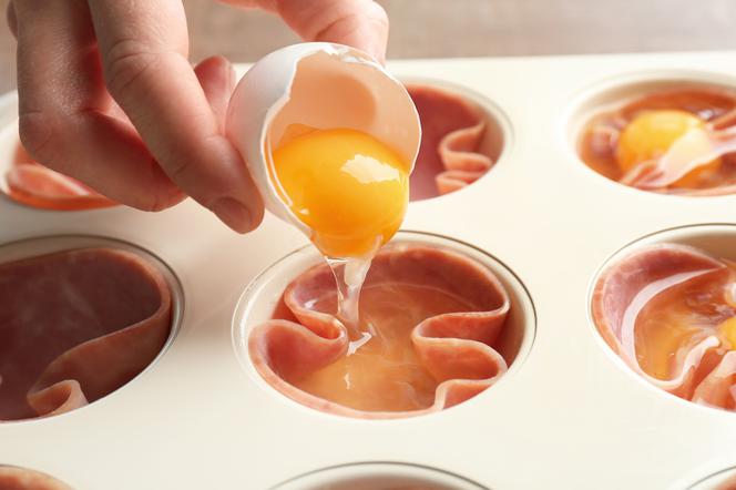 Jaja w koszyczkach z szynki - ciekawy przepis na wielkanocne śniadanie