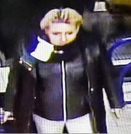 W Knurowie ukradli whisky za ponad 1 tys. zł, szuka ich policja. Rozpoznajesz ich? 