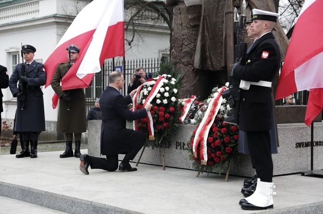 Prezydent złożył wieńce przed pomnikiem