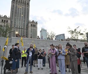 Przeszli przez Warszawę w piżamach i kapciach. Krzyczeli Chcemy spać!