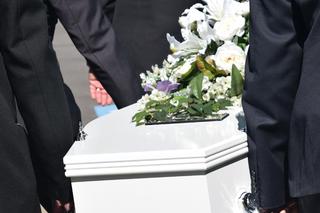 Zasiłek pogrzebowy może być wyższy, niż zakładano. Ile wyniesie kwota świadczenia?