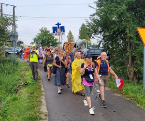 Śpiewający dzień lubelskich pątników na szlaku do Jasnej Góry!