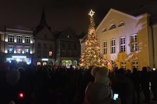 W sercu olsztyńskiej Starówki zapłonęła choinka! Odpalamy święta z Miejskim Ośrodkiem Kultury