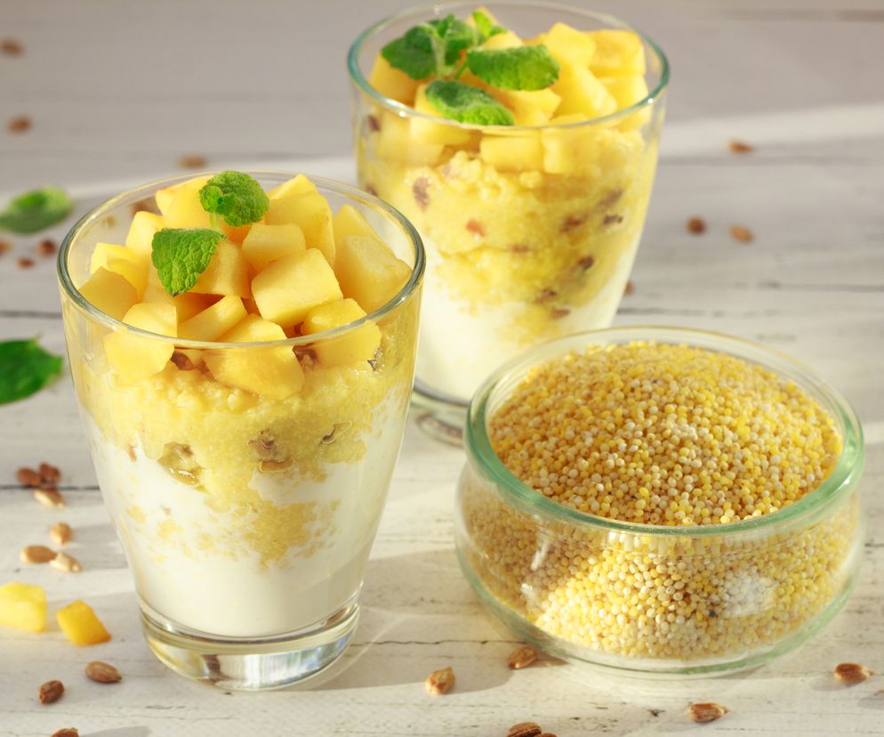 Energetyczne śniadanie: kasza jaglana z jabłkami 