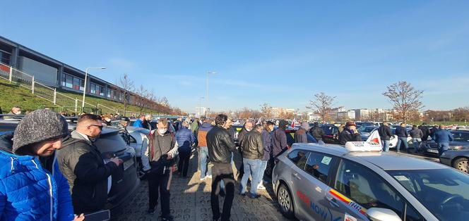 Protest taksówkarzy na błoniach